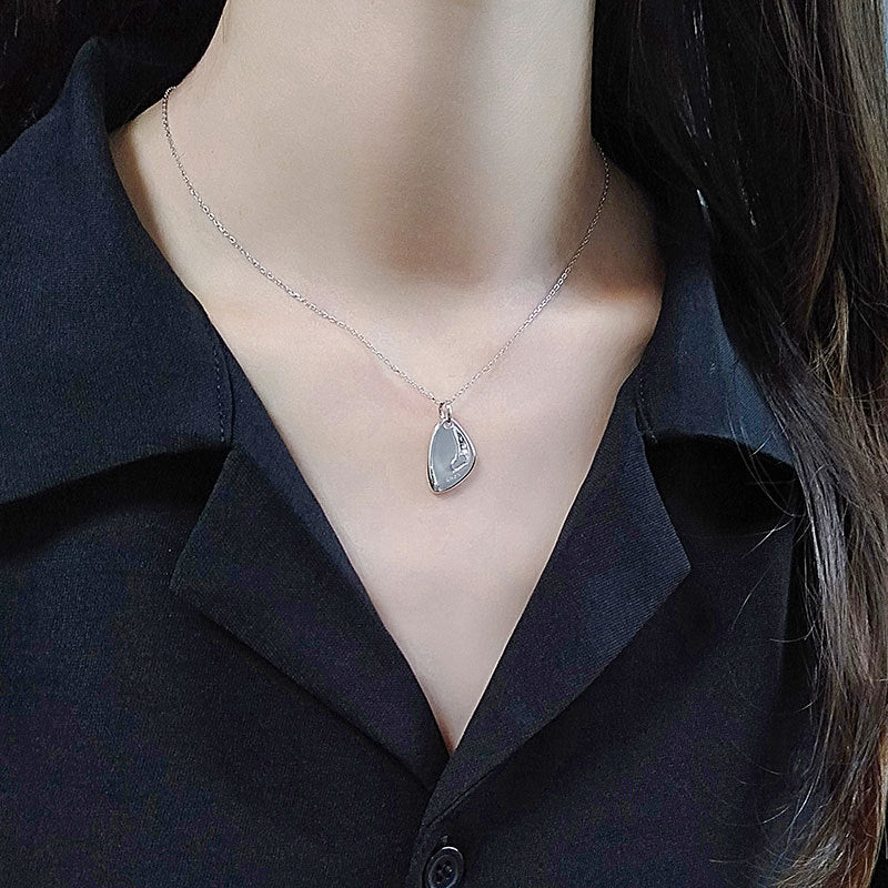 Collar Minimalista de Triángulo de Plata para Mujeres - Regalo